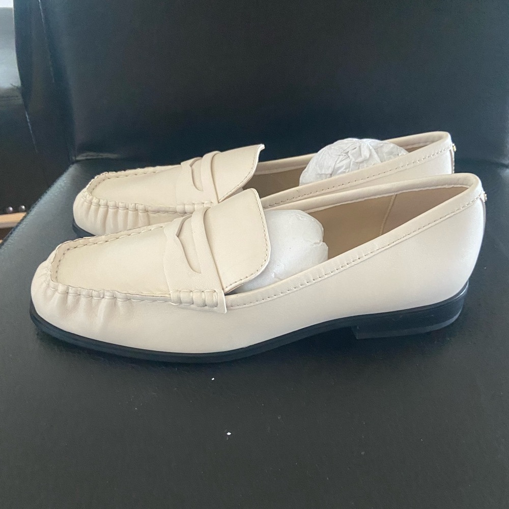 MICHAEL Michael Kors Cream Loafers - Picture 5 of 8
